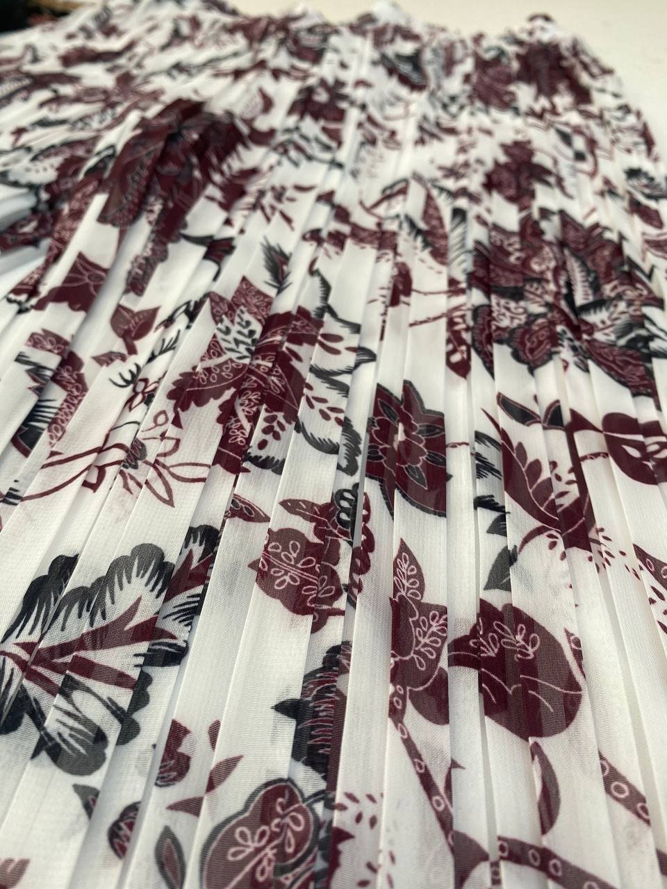 Beyaz Çiçekli Plise Kumaş